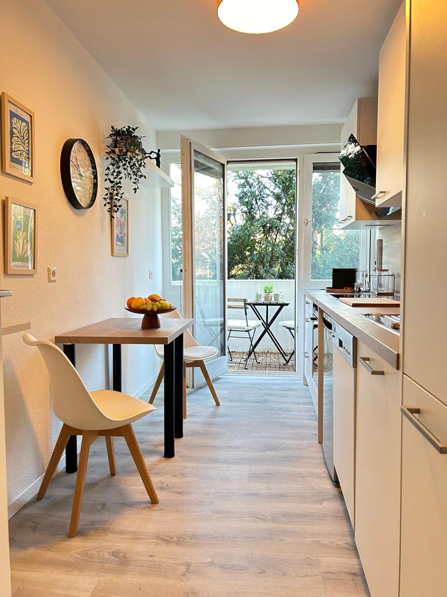 Modernes Designer-Apartment Fuer 7 Gaeste - 80Qm In Zentraler Lage, Self-Check-In Karlsruhe Ngoại thất bức ảnh