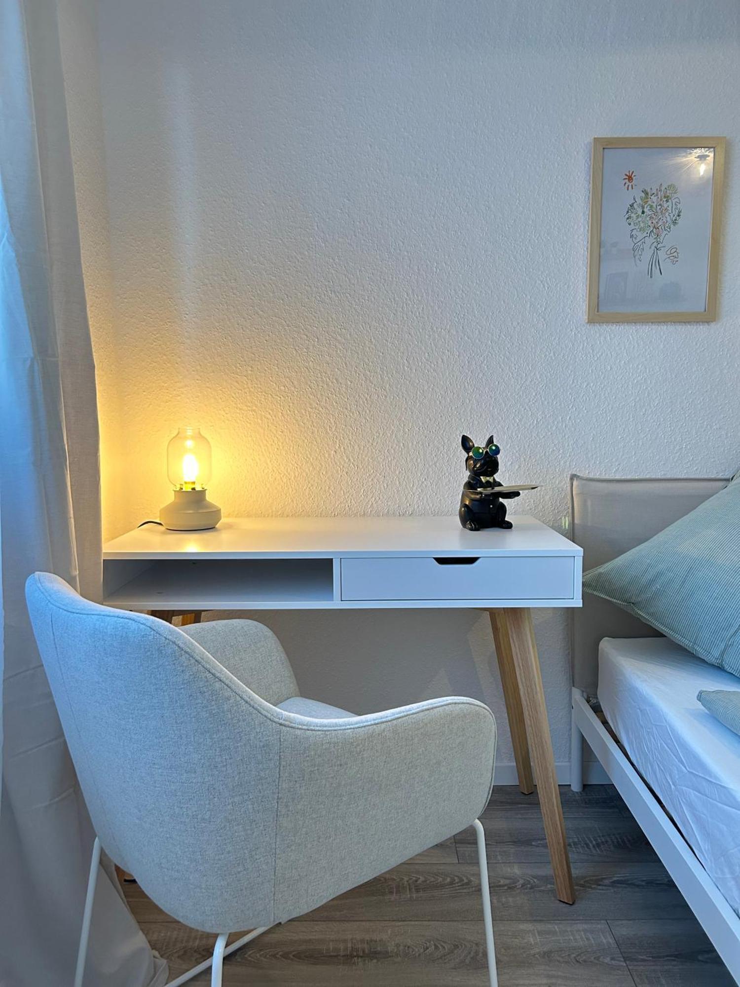 Modernes Designer-Apartment Fuer 7 Gaeste - 80Qm In Zentraler Lage, Self-Check-In Karlsruhe Ngoại thất bức ảnh
