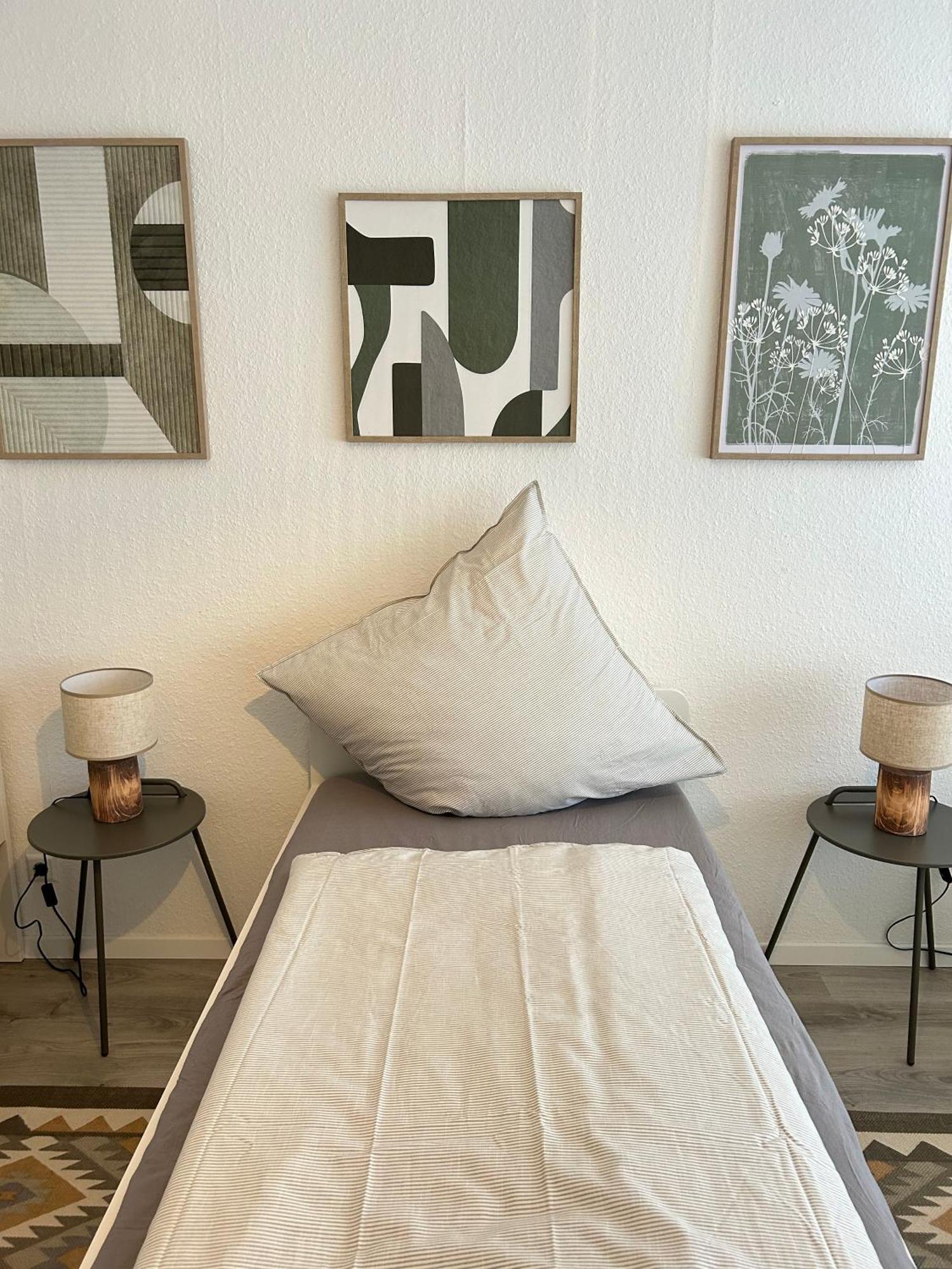Modernes Designer-Apartment Fuer 7 Gaeste - 80Qm In Zentraler Lage, Self-Check-In Karlsruhe Ngoại thất bức ảnh