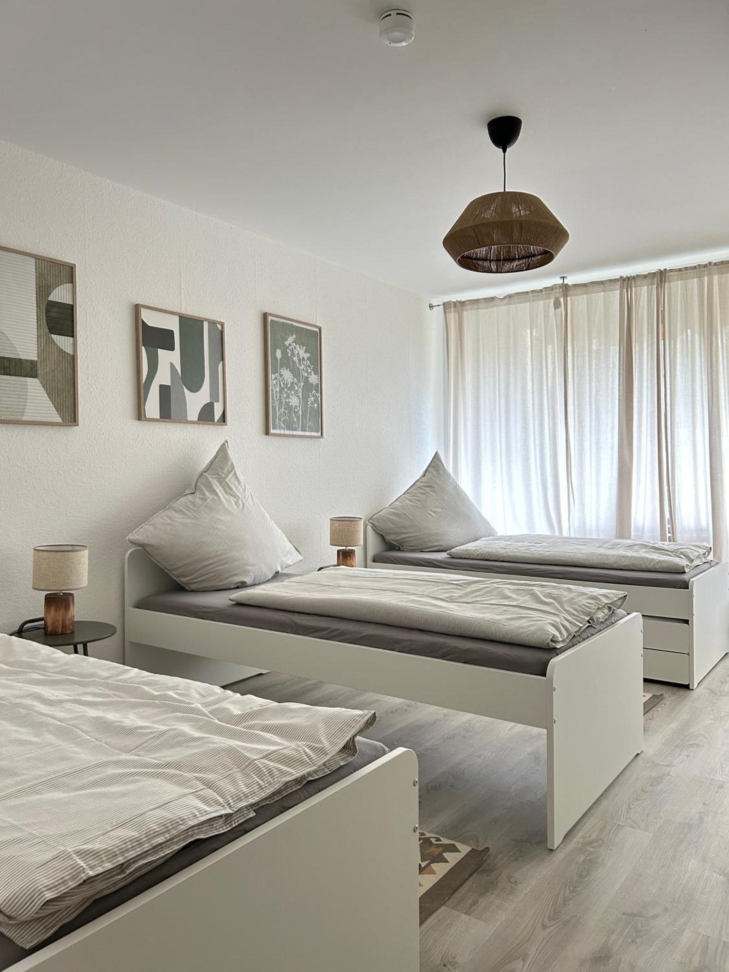 Modernes Designer-Apartment Fuer 7 Gaeste - 80Qm In Zentraler Lage, Self-Check-In Karlsruhe Ngoại thất bức ảnh